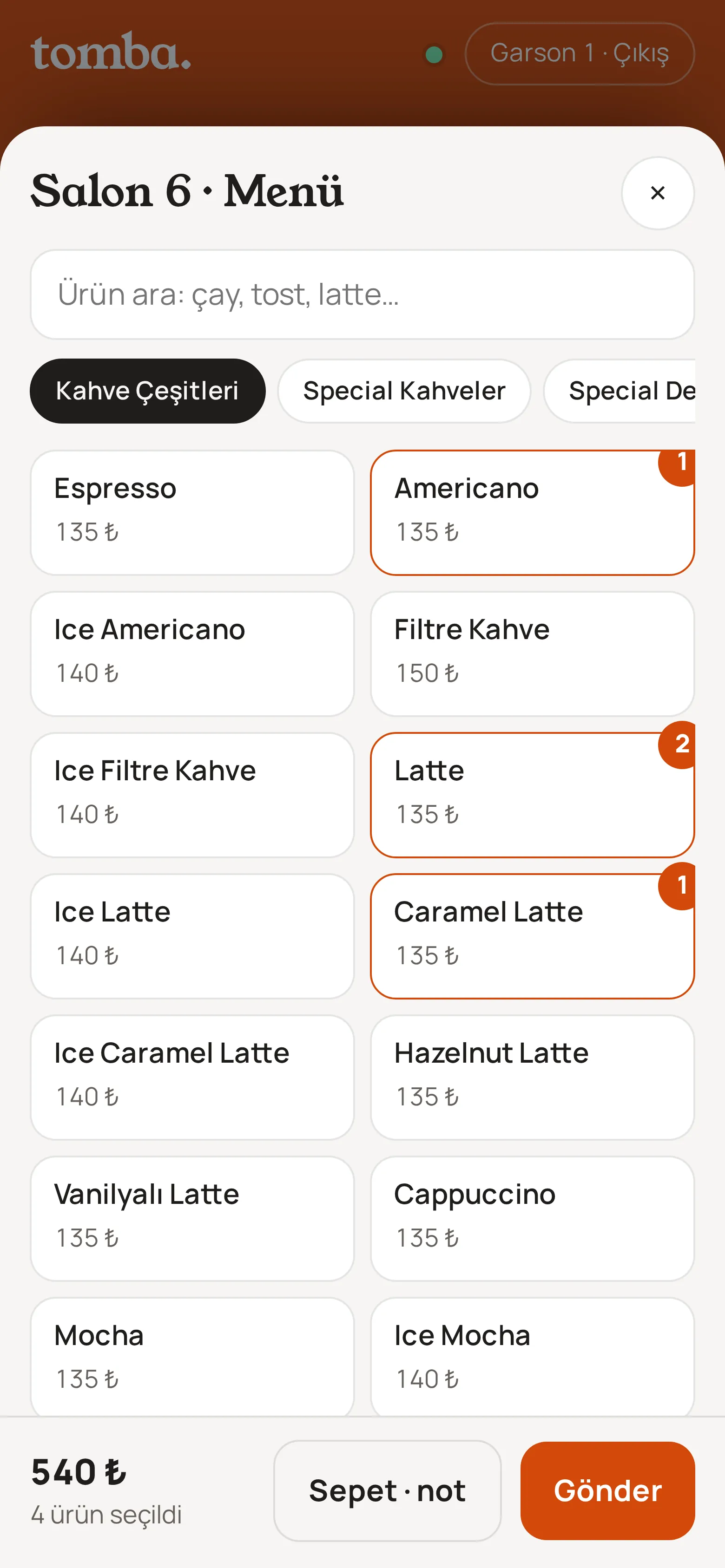 Garsonun menü ekranı: Latte iki kez seçilmiş, altta toplam ve Gönder düğmesi